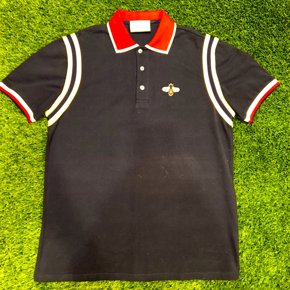 Gucci 🐝 collar shirt
Large sz
Worn 3 times
Blue, yellow stripes and red collar